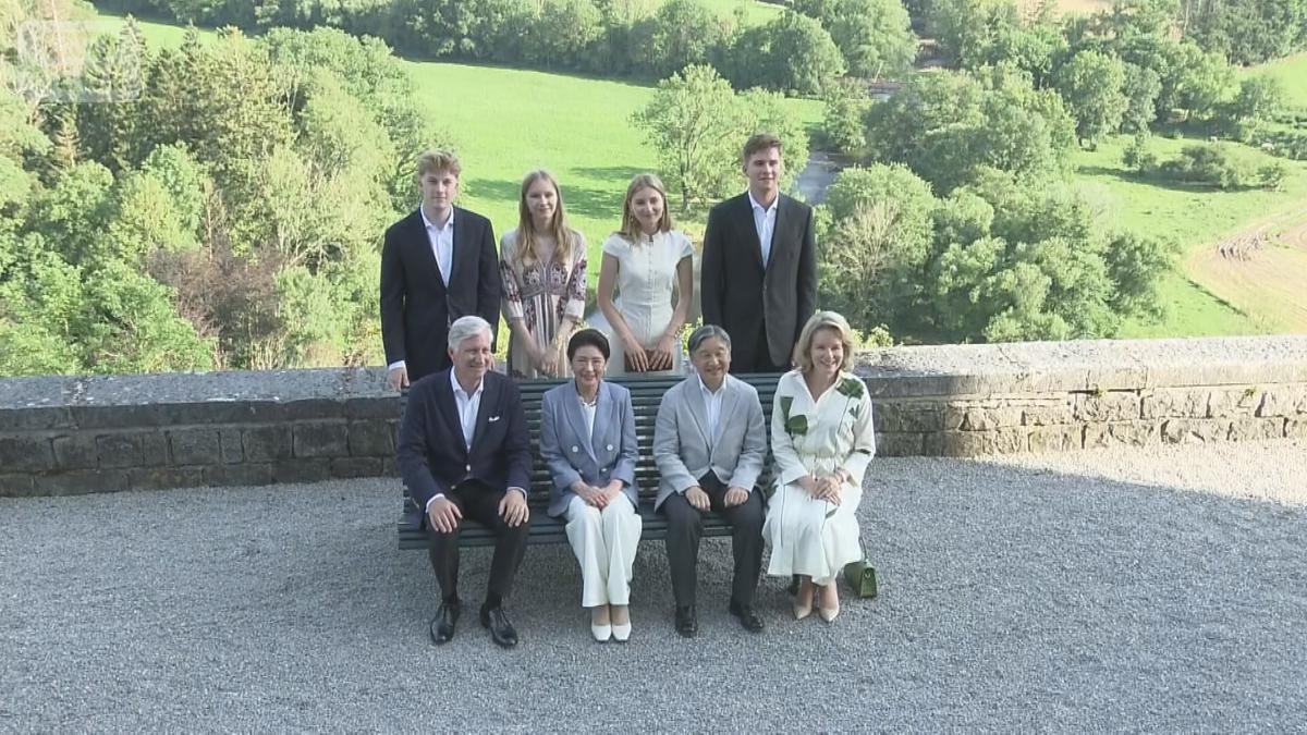シエルニョン城にて　フィリップ国王夫妻のほか、エリザベート王女ら4人の兄弟も訪問