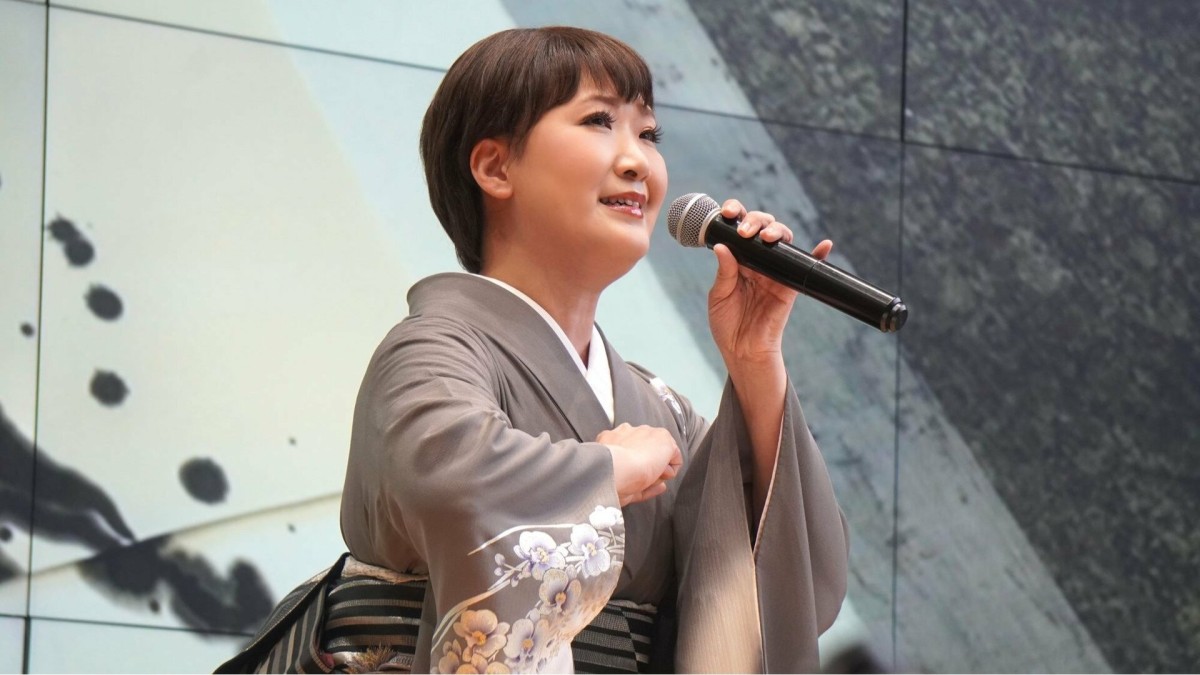 卵巣がん公表の市川由紀乃、復帰から1年の現状を明かす「手足の指のしびれが残っています」