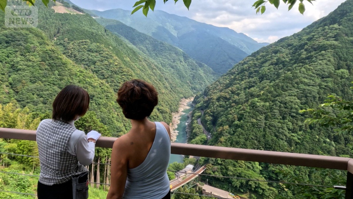 外国人絶賛の日本の秘境　徳島県に世界が注目？　観光客が押し寄せる神秘的な絶景とは