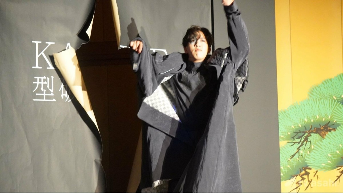 尾上右近がパネルを突き破って登場！「ぶっつけ本番でドキドキ」