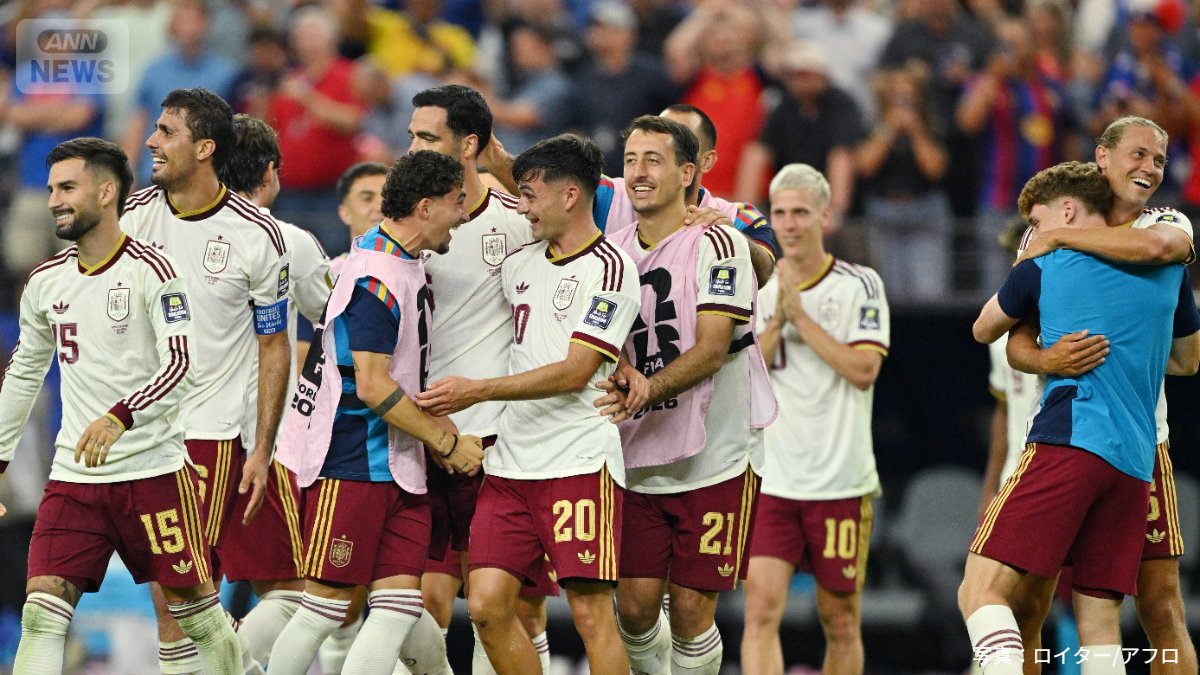完封勝利の喜びを分かち合うスペイン代表(2026年7月15日)