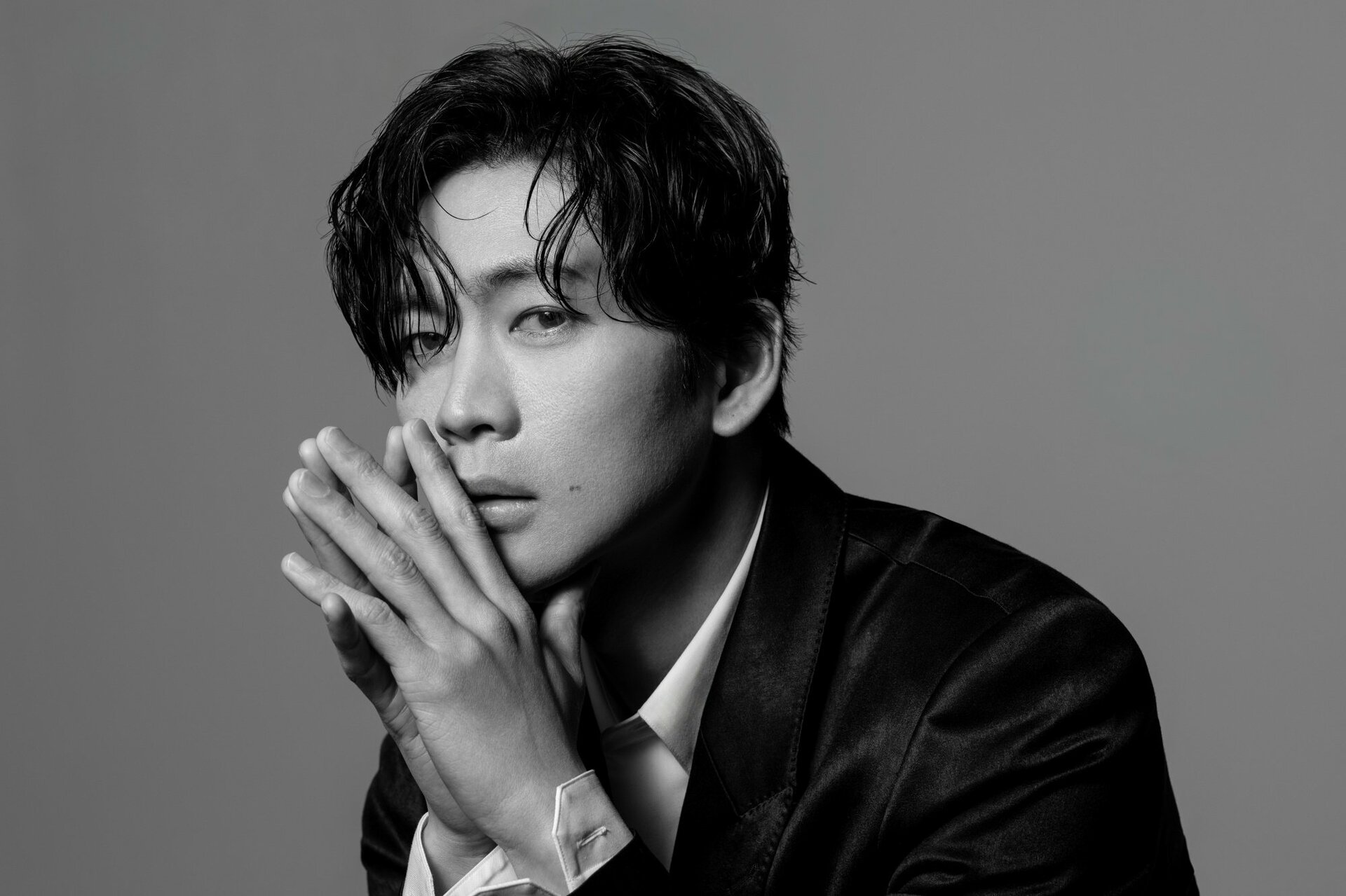 松下洸平、新曲配信開始　ティラノサウルスと共演MV公開も