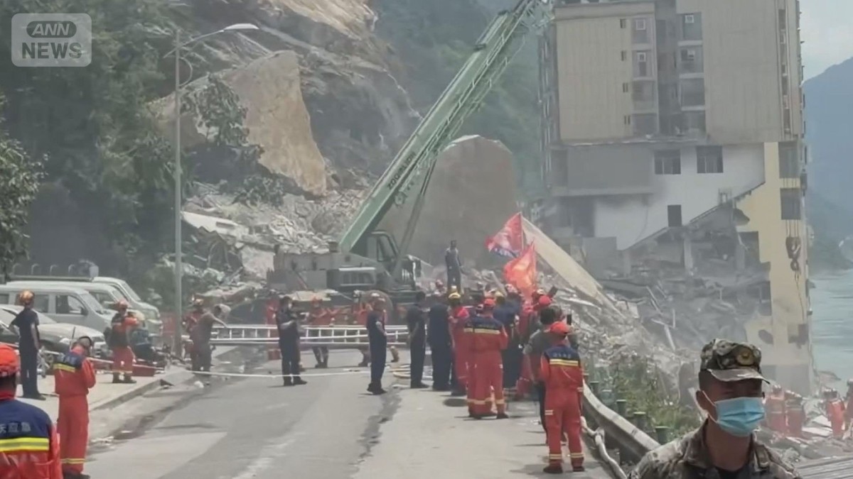 十数軒の住宅倒壊・通行中のバス1台が巻き込まれか…中国・重慶市で大規模な山崩れ