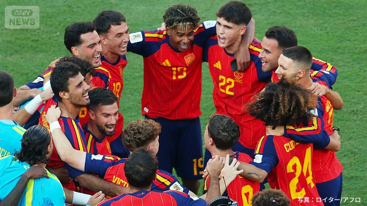 優勝の喜びを分かち合うスペイン代表(2026年7月20日)