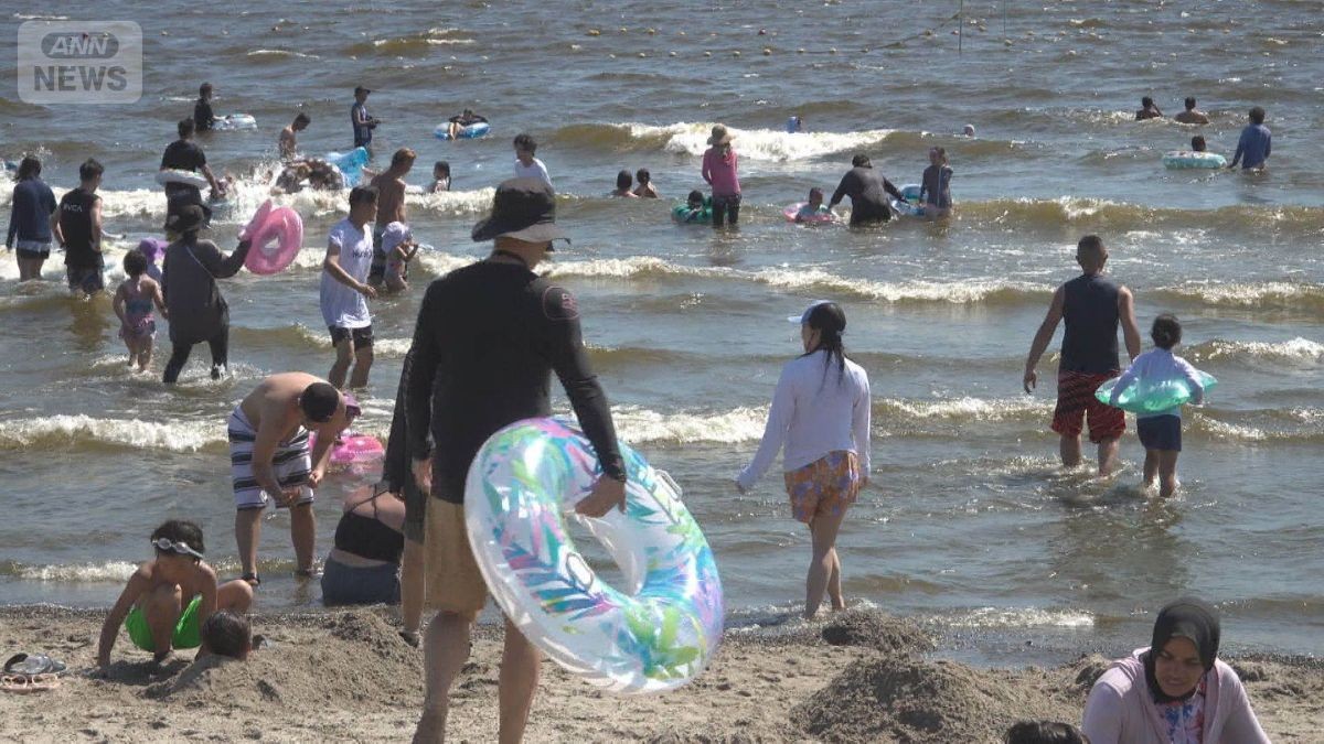 海水浴客減の中　「過ごす海」千葉・稲毛海岸人気　豪から白砂輸入「ワイキキみたい」