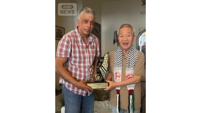 岡本容疑者とPFLP幹部フアード・ダヘル氏　　2026年3月撮影