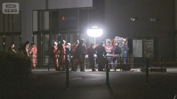 夜通し続けられた救助活動