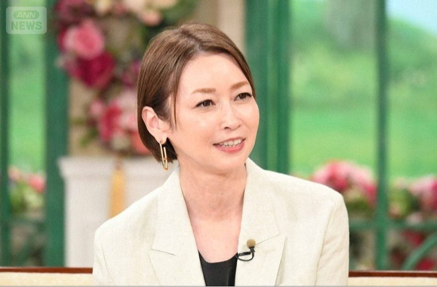 今年50歳の辺見えみり、28年前の“細眉＆露出多めスタイル”が時代…！黒柳徹子も「今とすごく違う」と驚き【徹子の部屋】