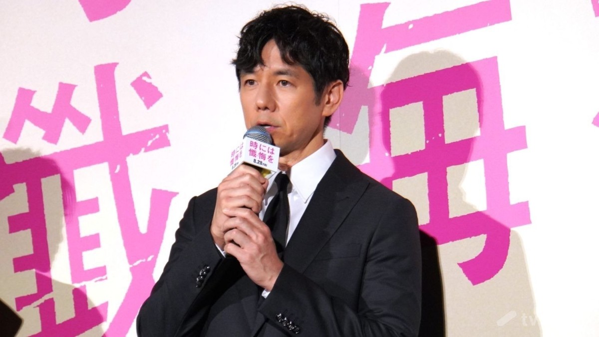 西島秀俊、撮影中の喫茶店で“甘党”隠せず「あ、お姉さん、チョコレートパフェね」