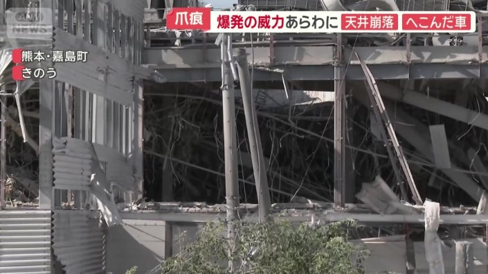 天井が崩落した2階部分
