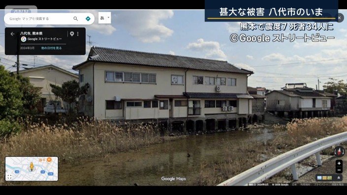 川沿いに並ぶ家