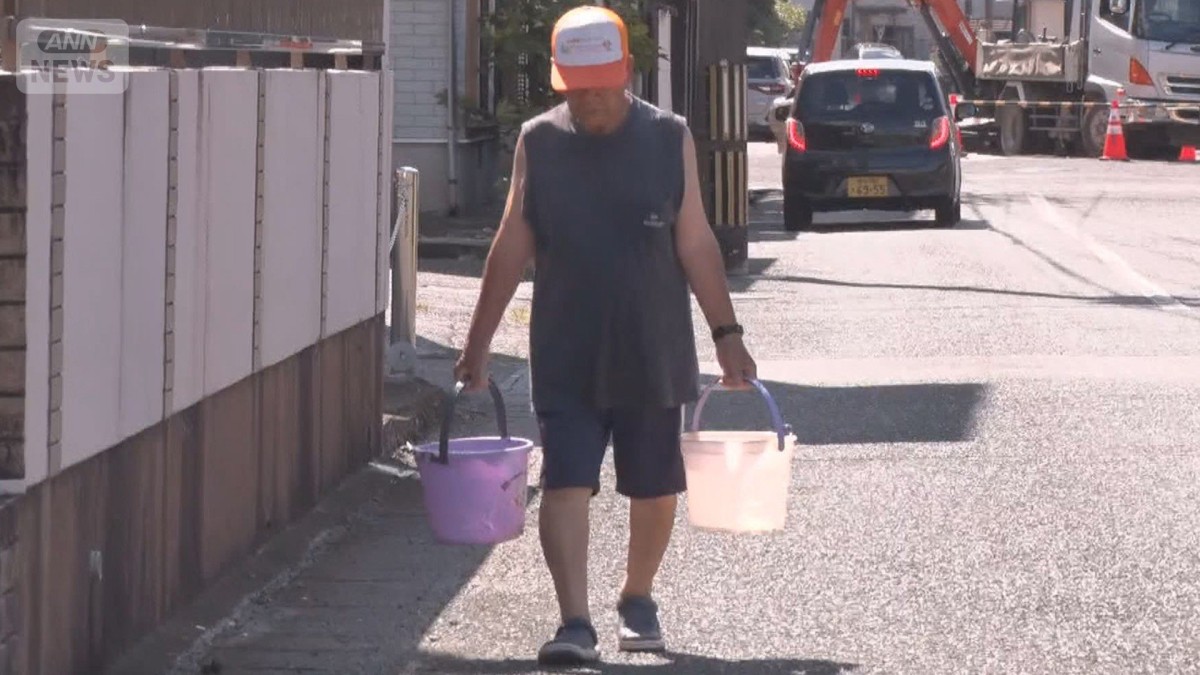 熊本35℃超　7万9000戸で断水続く　バケツで水くみ