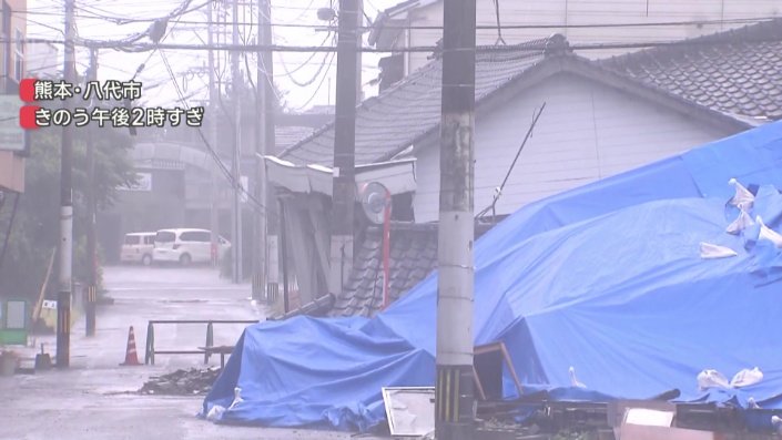 激しい雨がうちつけた