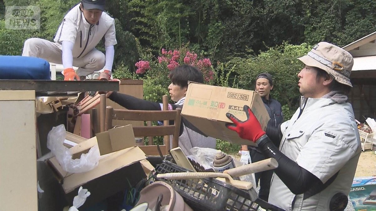 防げ“火事場泥棒”被災地でパトロール強化　猛暑の中で不要荷物撤去ボランティア活躍