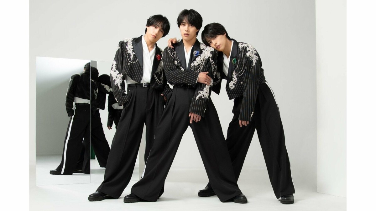 一卵性三つ子の佐藤三兄弟、メジャーデビュー記念イベントを開催！話題の間奏で第三形態ダンスを披露！？