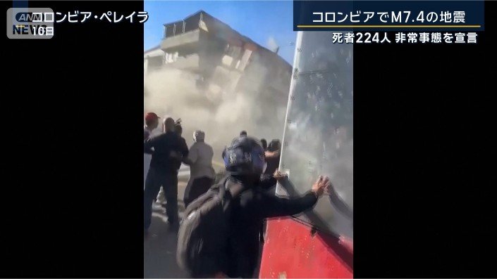 逃げ惑う人たち