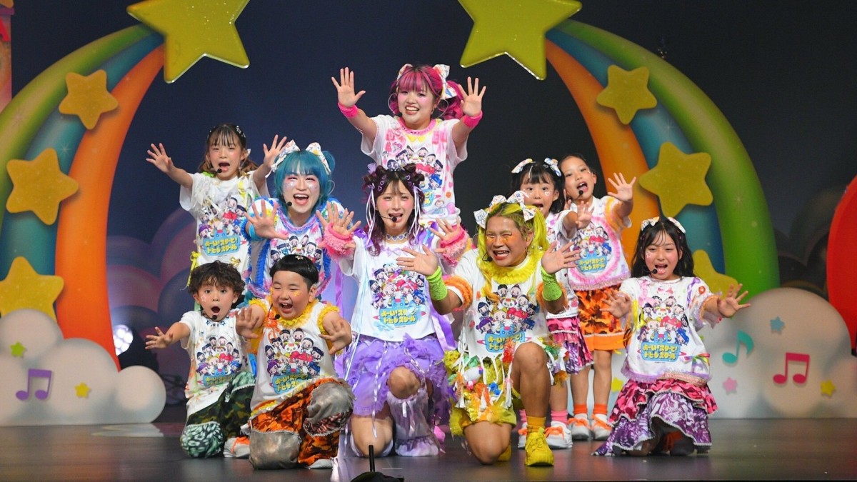 しなこ「最高に楽しい時間を過ごそうね！」　『トビダスクール』初ライブに約7500人が熱狂