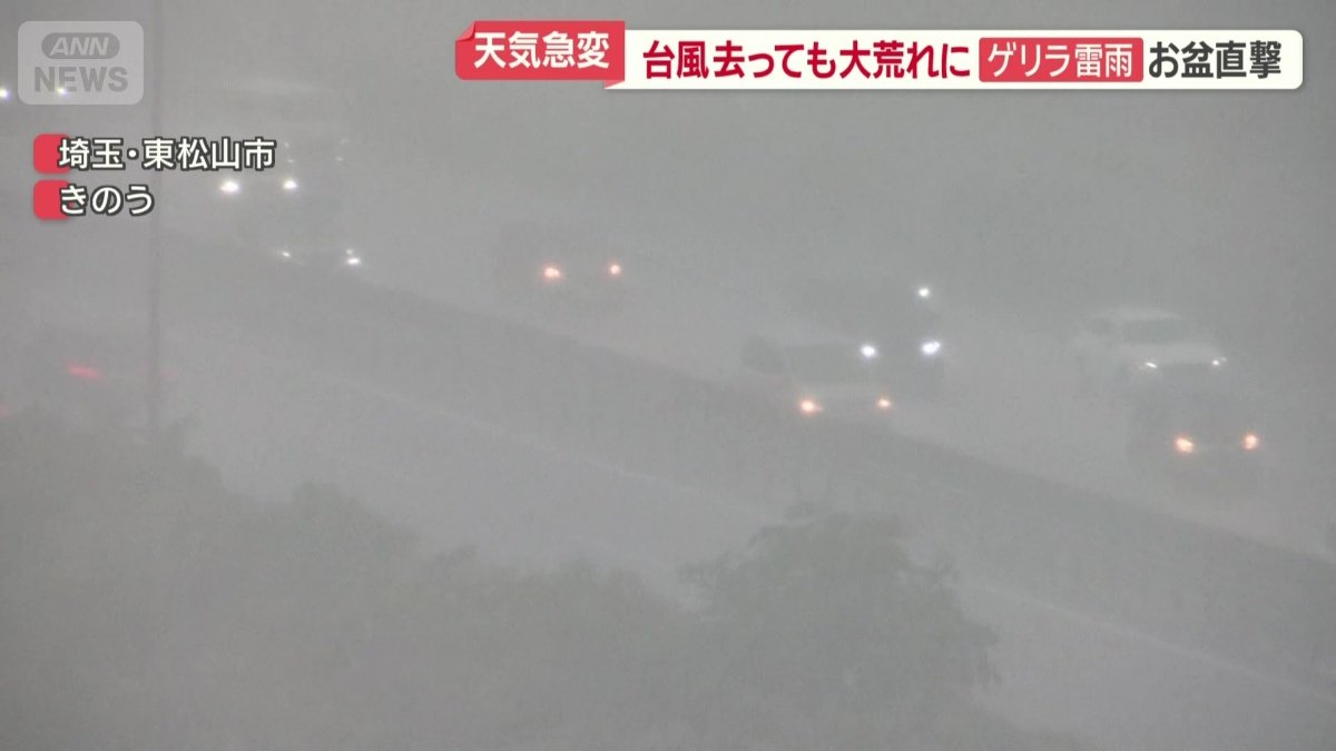 ヘッドライトの明かりだけが浮かぶ高速道路