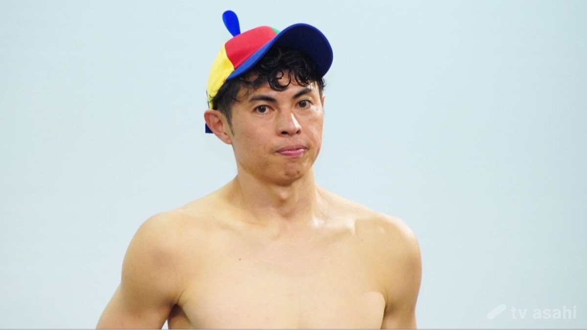 小島よしお、“レアショット”を投稿「珍しく1現場に2裸」