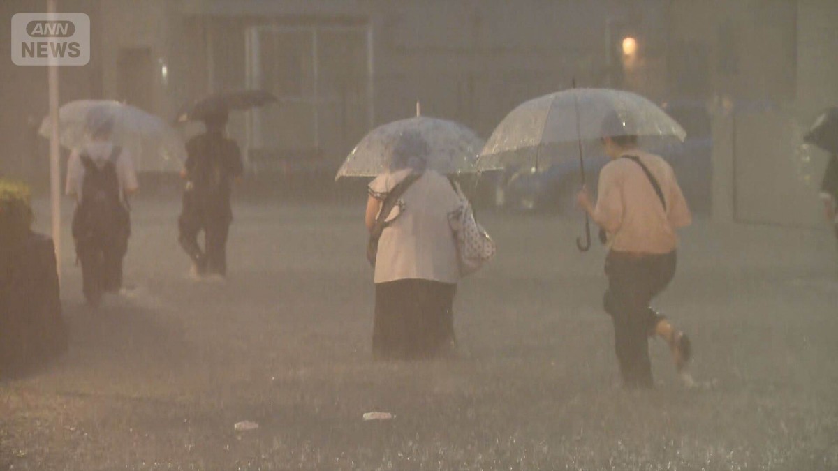 千葉県で記録的豪雨　帰宅時間を直撃　アスファルト浮き水噴き出す