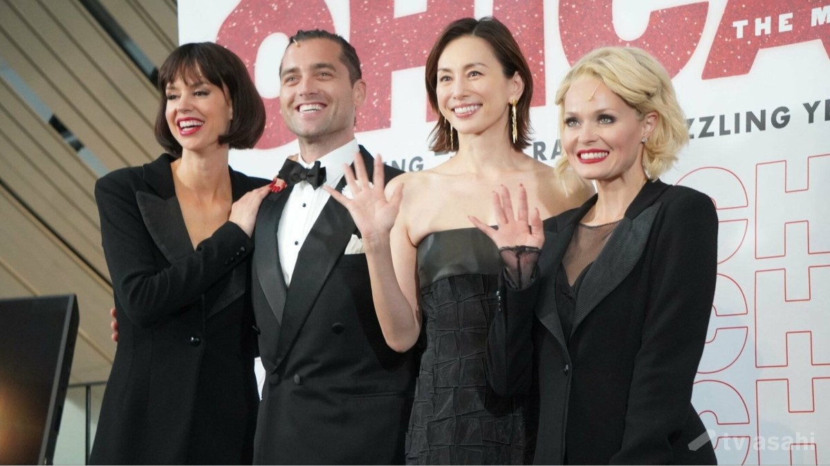 ブロードウェーミュージカル「CHICAGO」のキャストが来日、アンバサダーの米倉涼子と取材に応じる