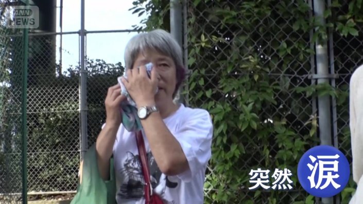 涙する英美子さん