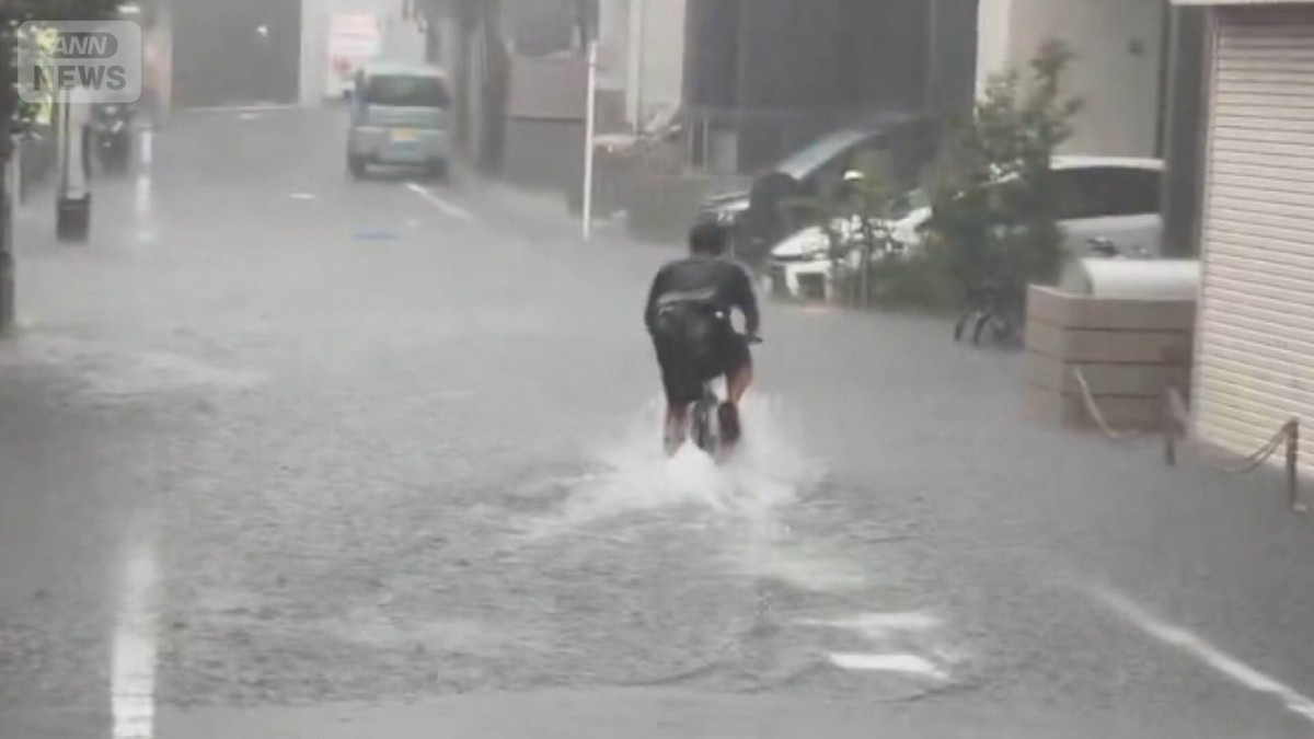 首都圏で記録的大雨　各地で道路の冠水や川の増水　雨漏りで駅ホーム水浸し
