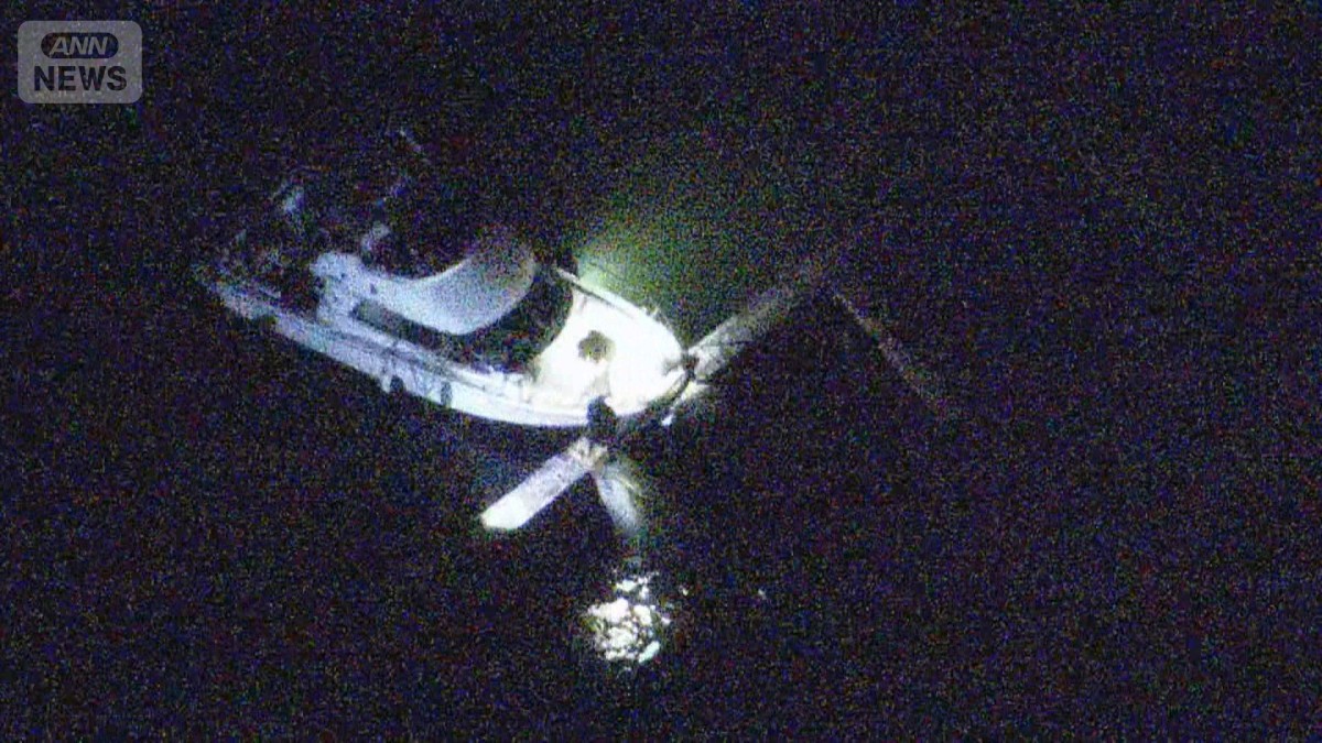“花火を見に出航”10人が乗ったプレジャーボートが防波堤に衝突　2人重傷