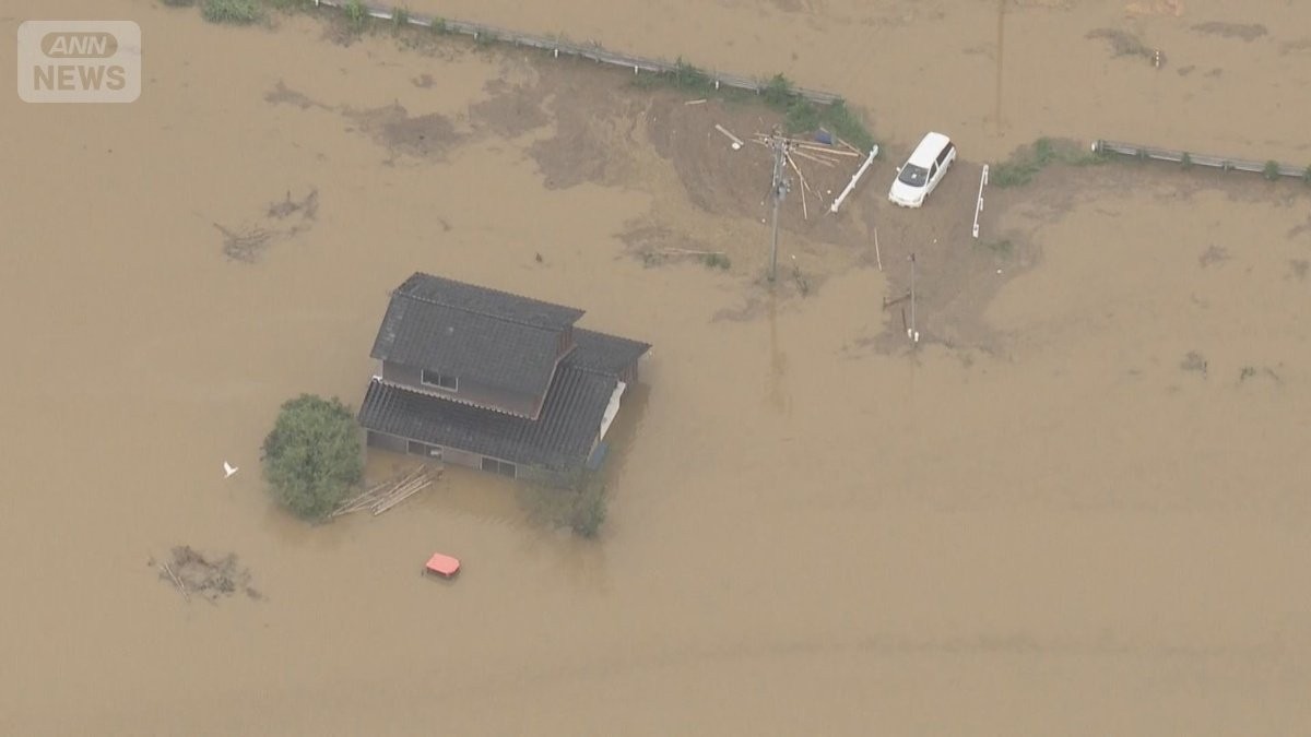 北陸大雨　空から見た爪痕　339人孤立続く