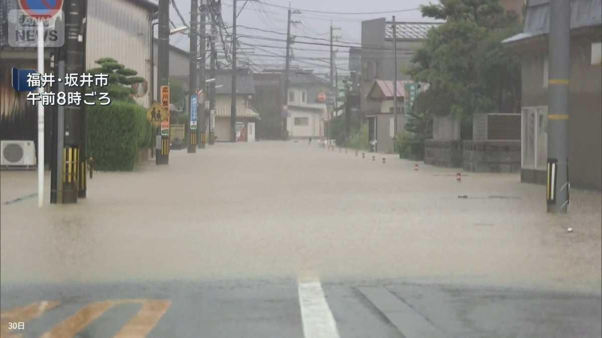 【情報まとめ】レベル5大雨特別警報が出された福井市　厳しい暑さの中土砂の撤去作業　富山大雨被害のボランティアに行く予定が地元で被害