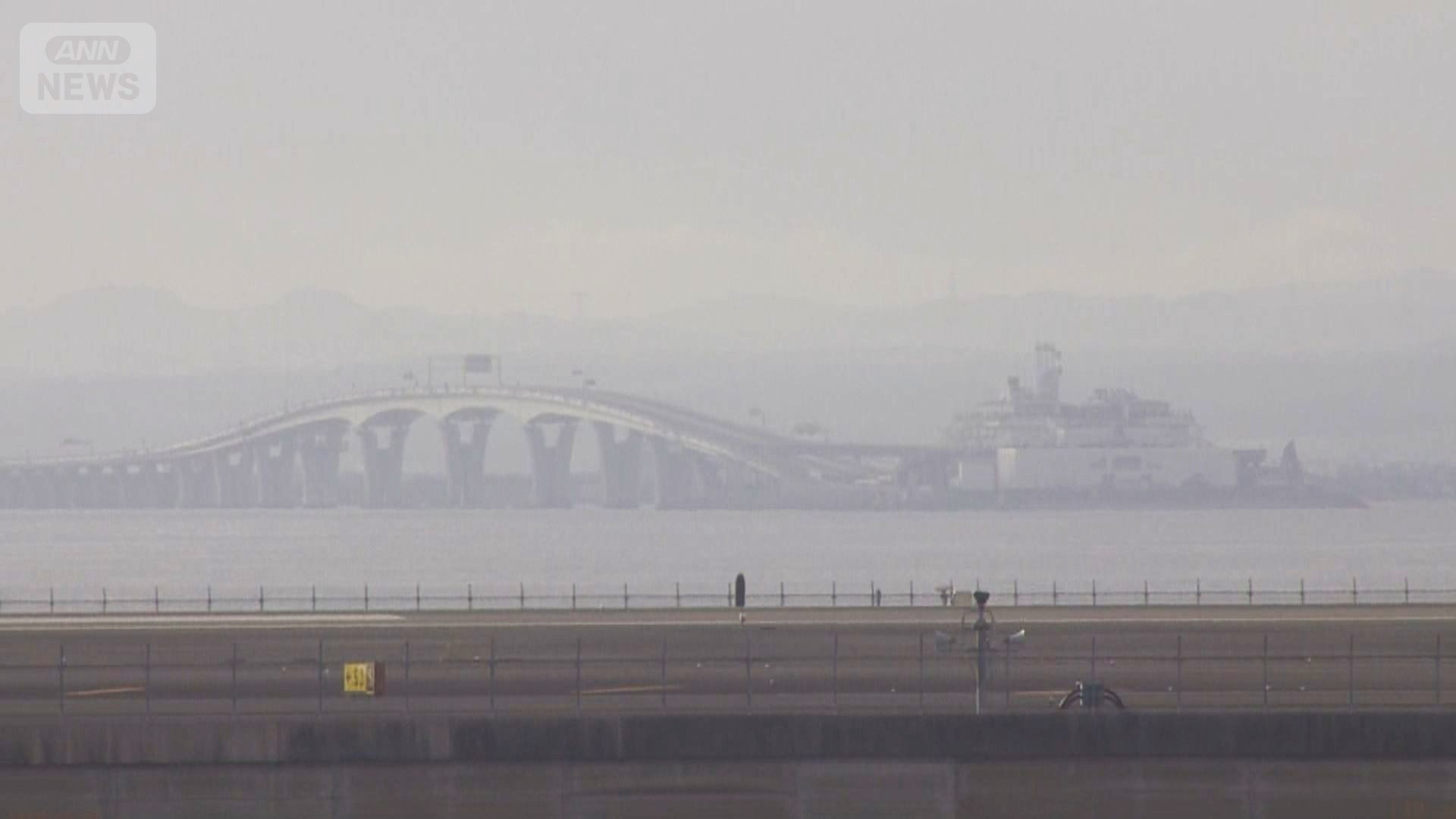 東京湾アクアラインで衝突事故