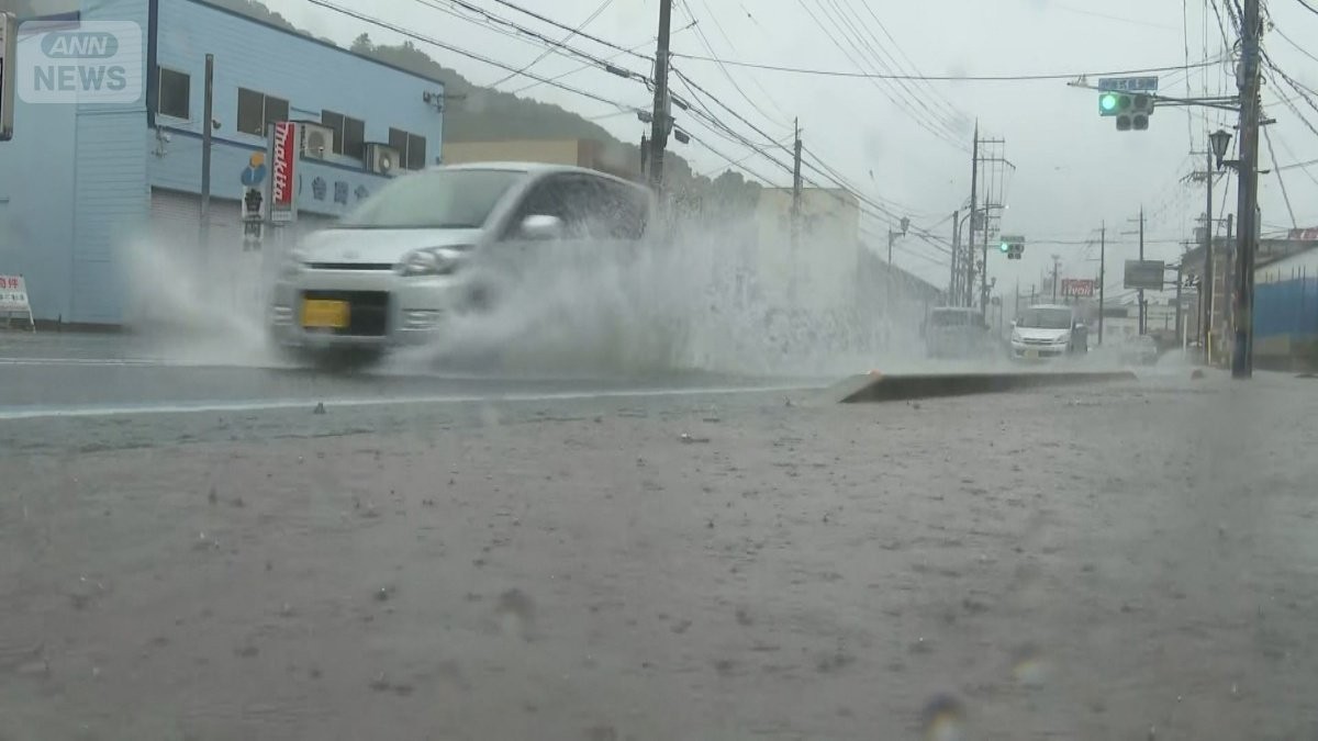 “秋雨前線”南下…台風24号は“迷走”列島各地で激しい大雨に