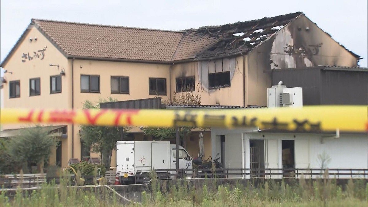 搬送後に死亡確認の会社役員が関与か　駐車場で見つかる　岐阜ケーキ店火災