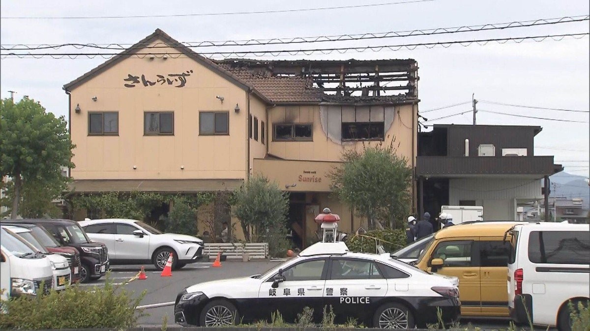 焼け跡から複数の刃物　マージャン最中に犯行か　岐阜ケーキ店火災3人死亡