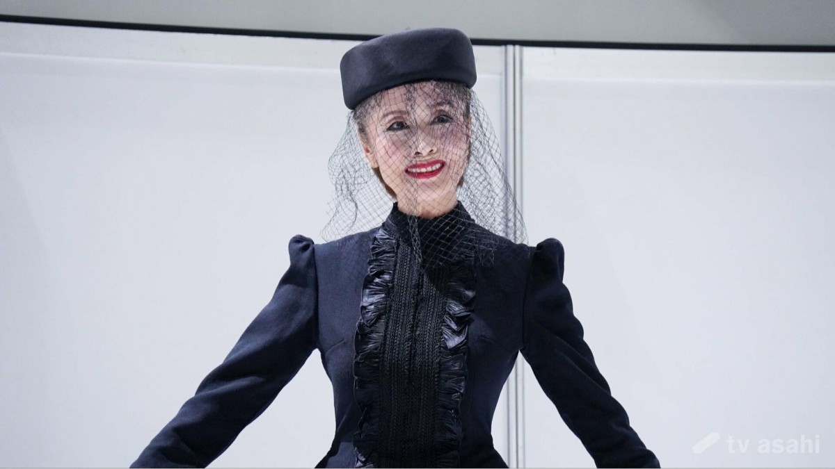 小柳ルミ子が喪服スタイルでランウェーに！「明るくあの世にいけそう」