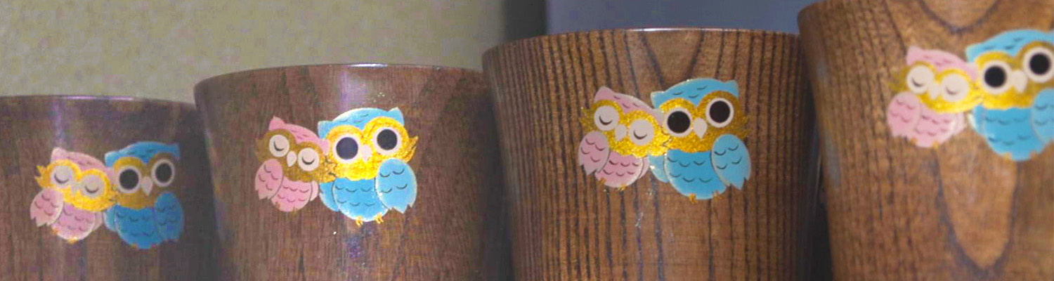 寄り添うフクロウに込めた意味 14歳が遺したカップと食堂店主の決意